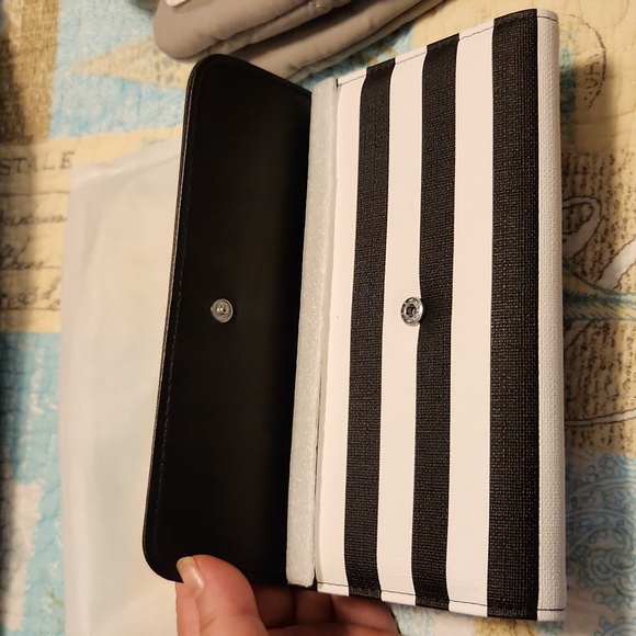 Wallet - Picture 3 of 3